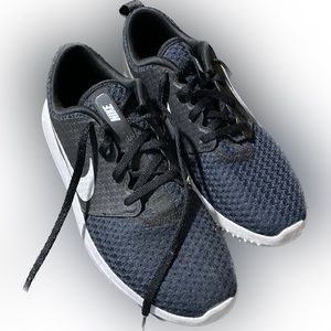 Boys Nike golf shoe 6Y